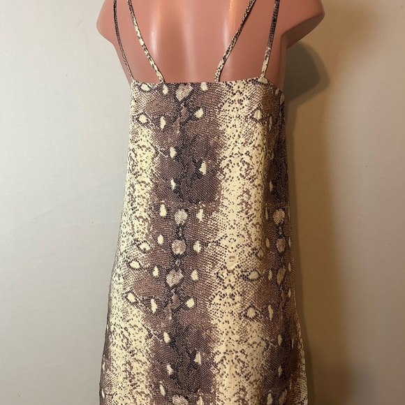 Entro Dress Women’s Spaghetti Strap Mini Dress Lined. Size L - Picture 10 of 15